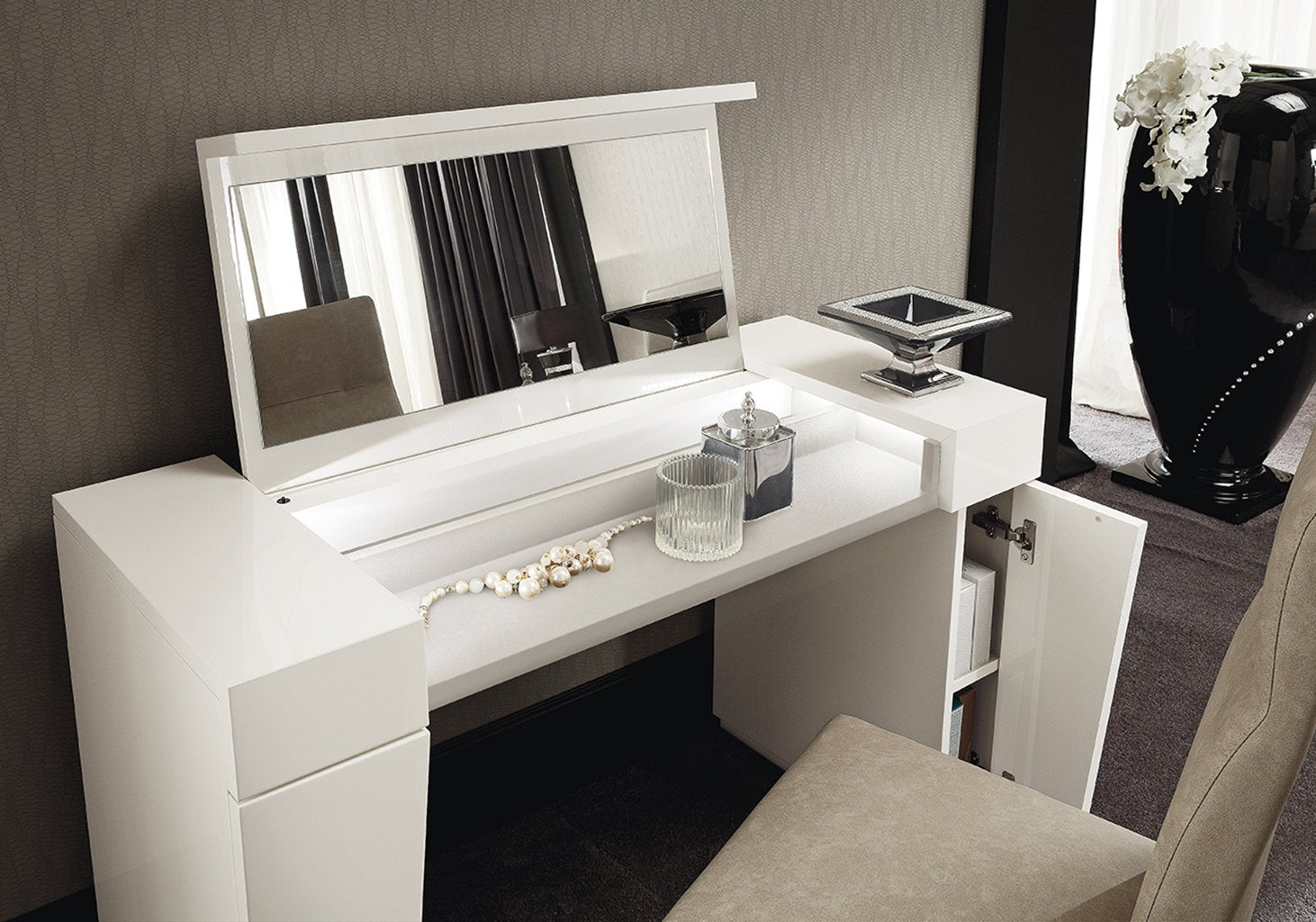 Canova Modern Bedroom Set