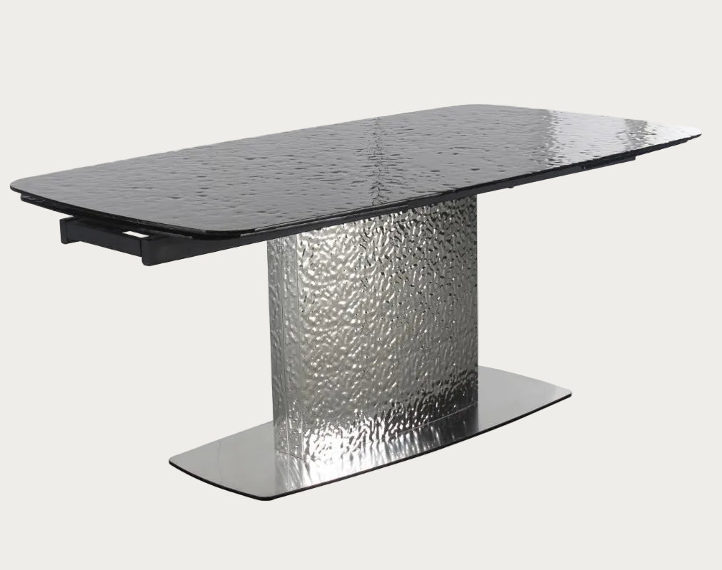Nora extendable dining table